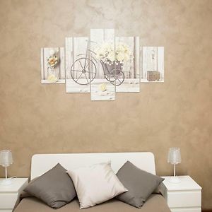 Camera piccola con letto king size